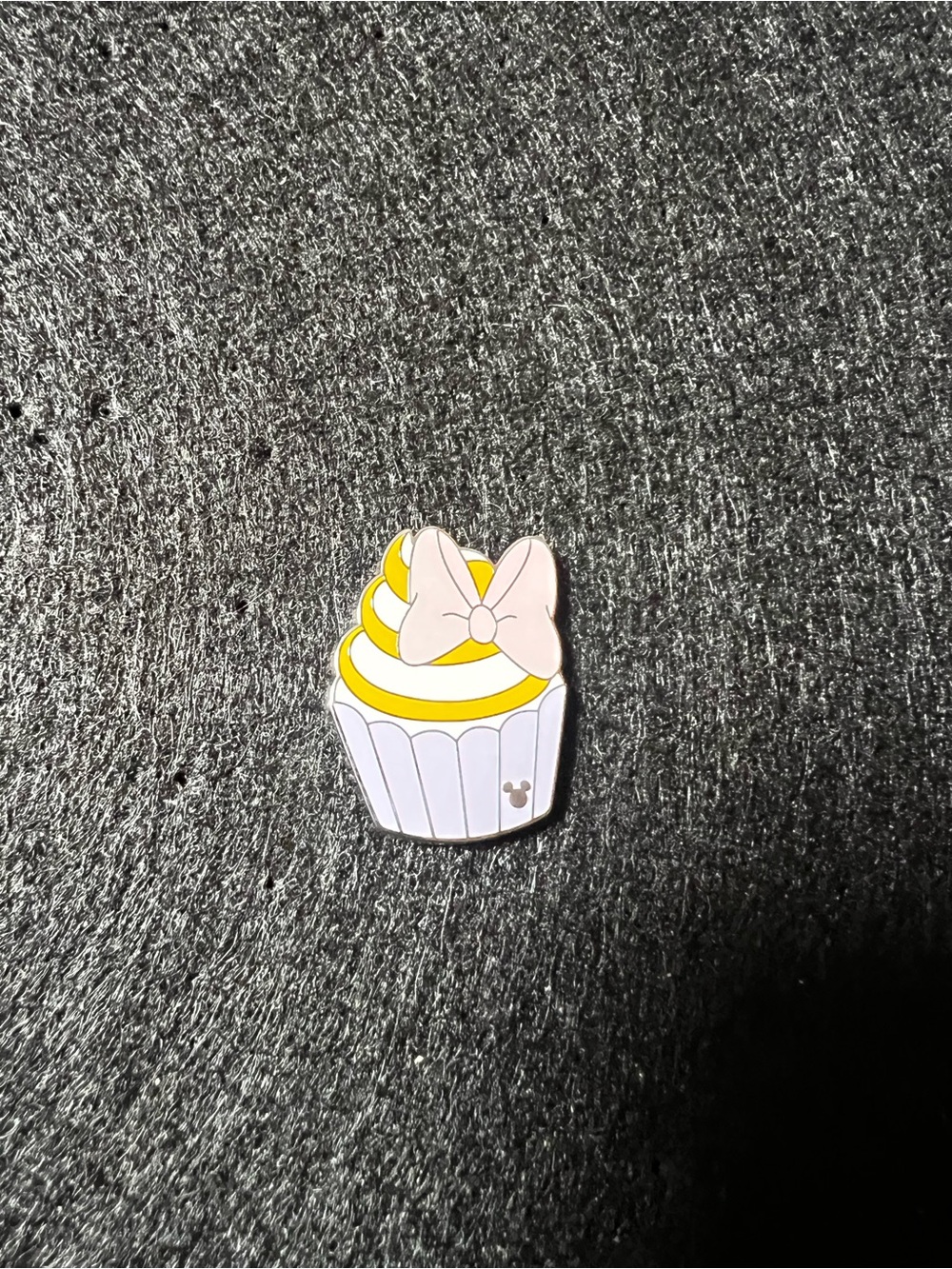 Disneyworld hidden Mickey wave A Daisy Cupcake Enamel Pin
